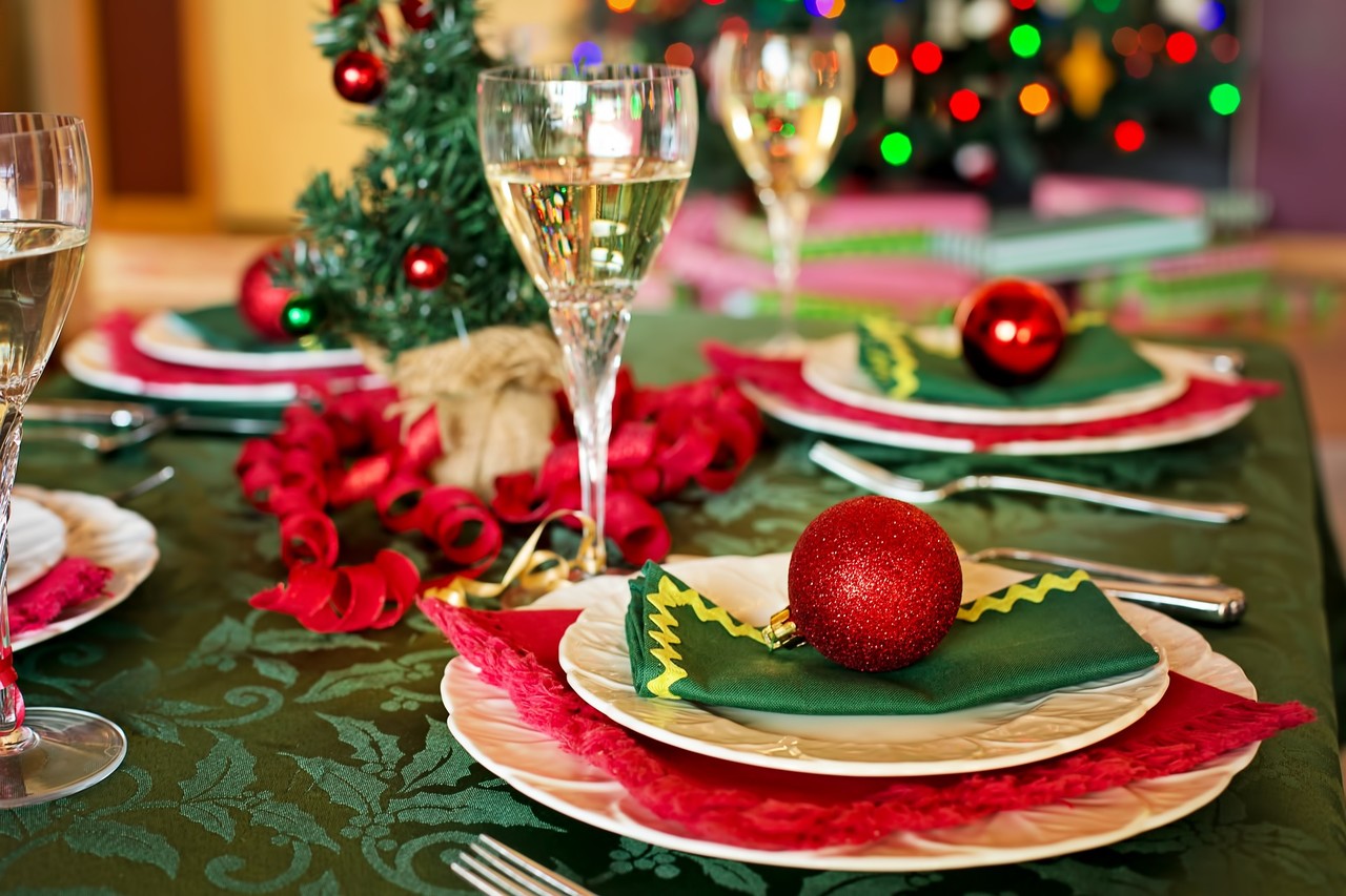 Ideias de decoração da mesa para o Natal: o que fazer para gastar pouco —  idealista/news